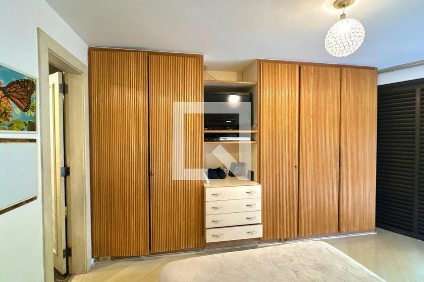 Duplex apartment with 3 en-suite bedrooms and laundry — photo 35