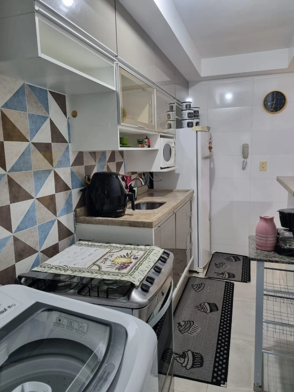 Furnished apartment with 2 bedrooms and open-plan kitchen — photo 8