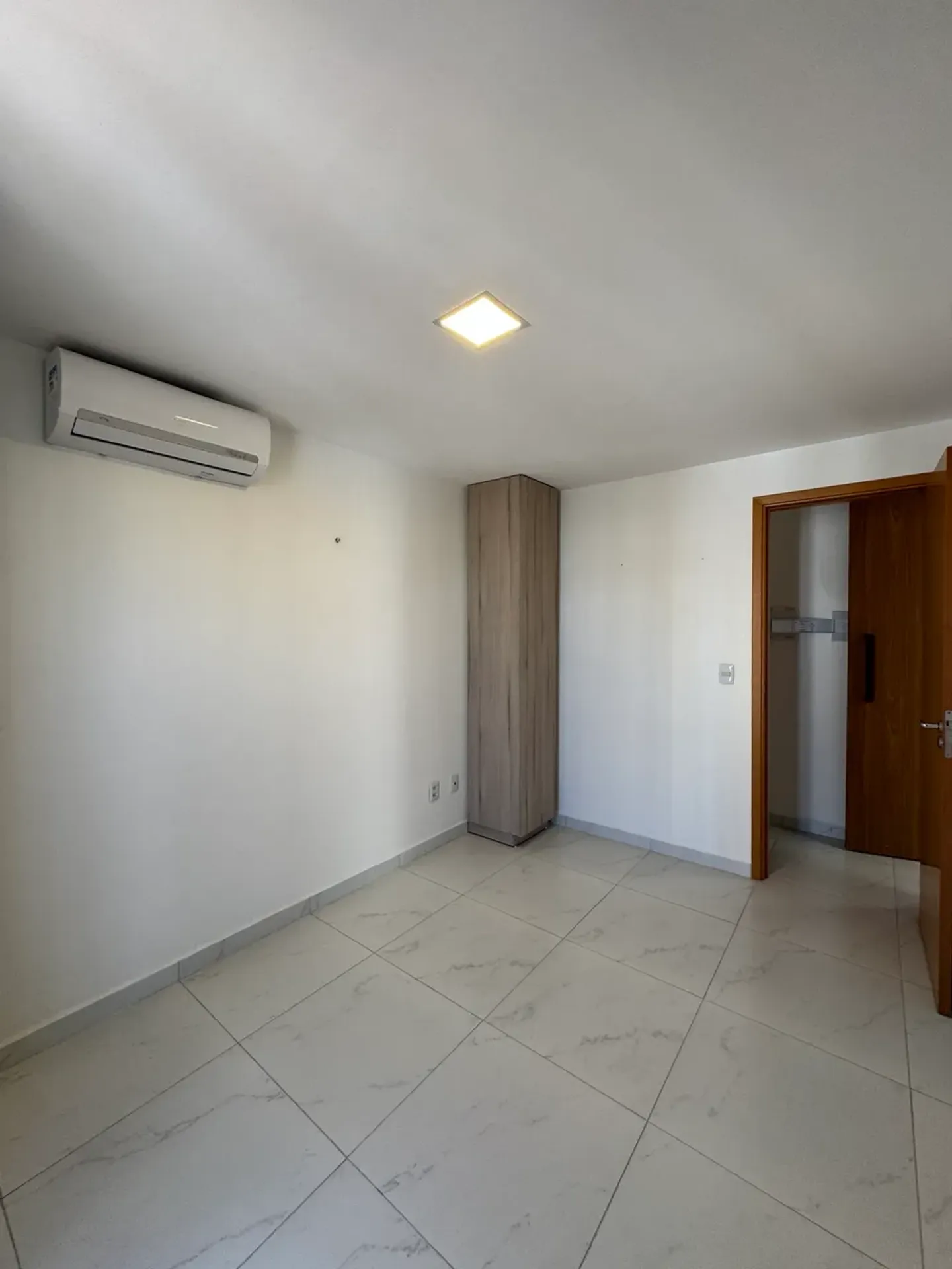Apartment, 40 m², with floor-to-ceiling windows — photo 19