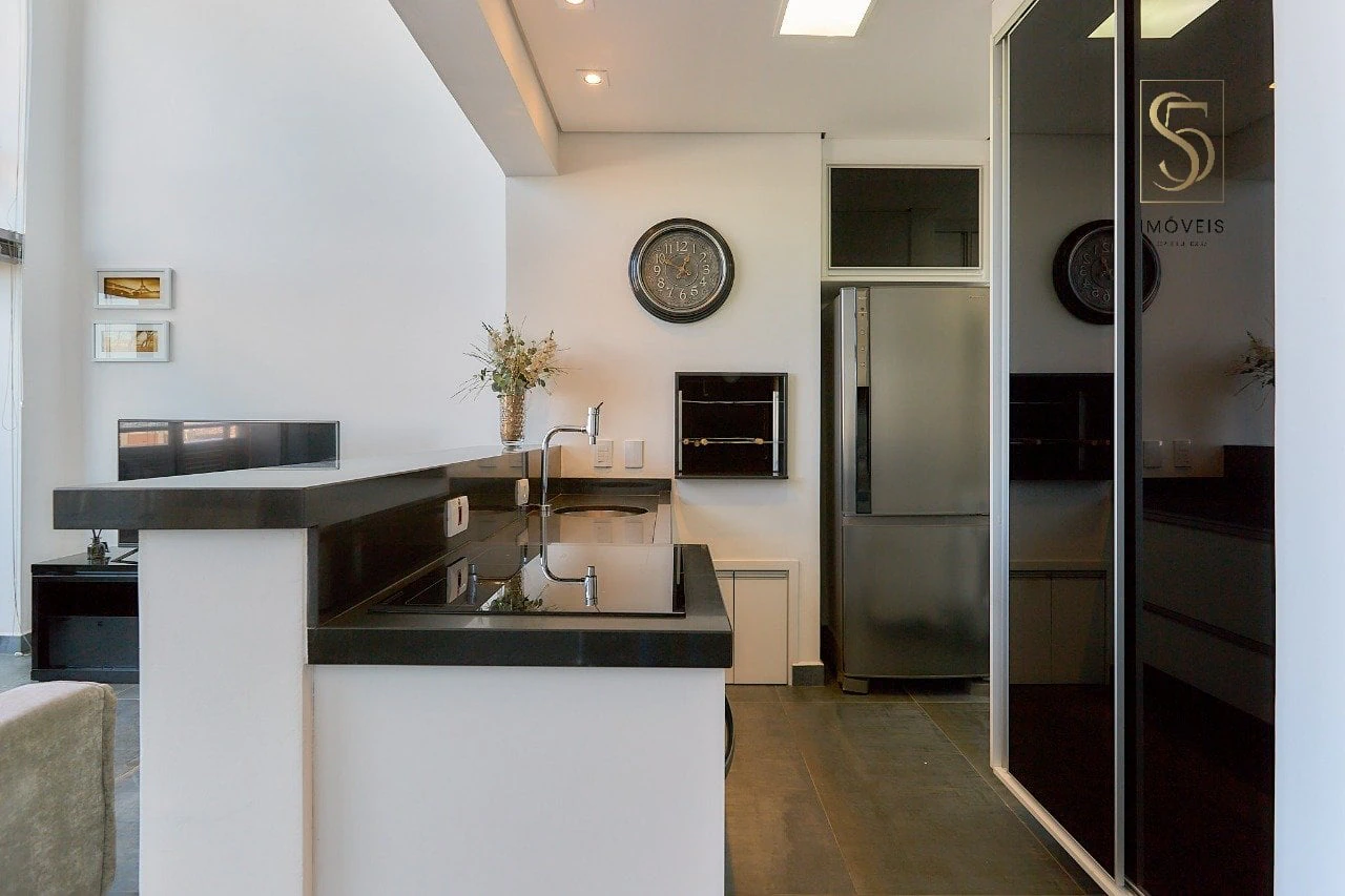 Floor-to-ceiling windows in a one-bedroom apartment, 140 m² — photo 23