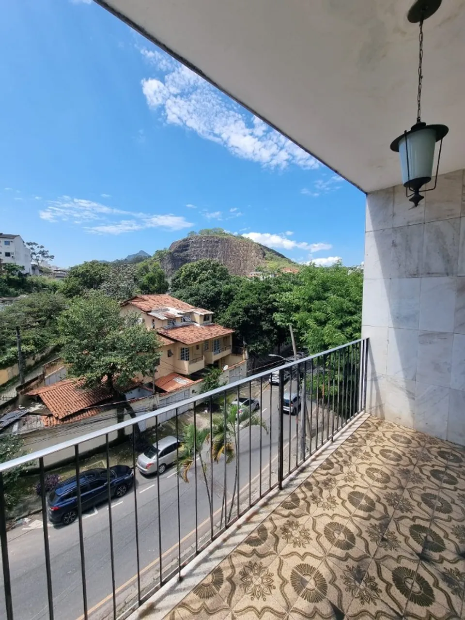 2-bedroom apartment with a mountain view — photo 3