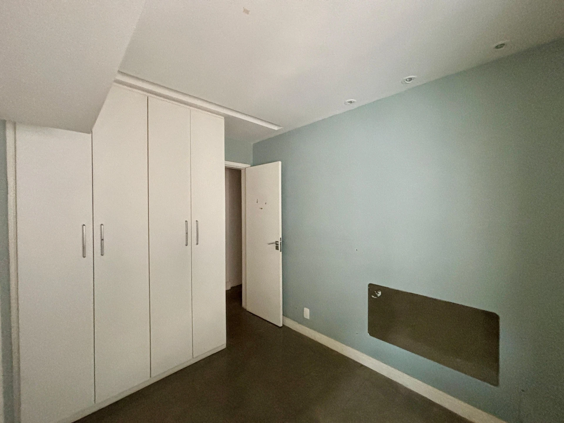 3-bedroom apartment with open-plan gas kitchen — photo 19