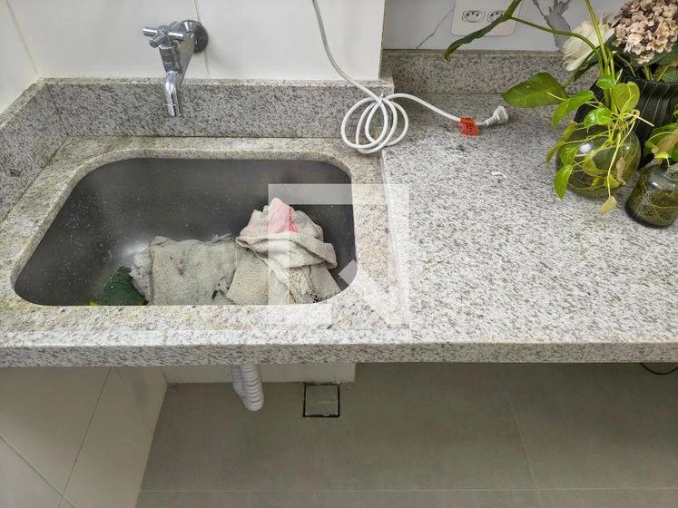 3-bedroom apartment with a glass-enclosed balcony — photo 26