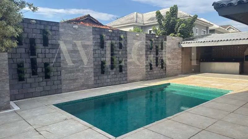 4-bedroom house with a bathtub in Rio de Janeiro — photo 11