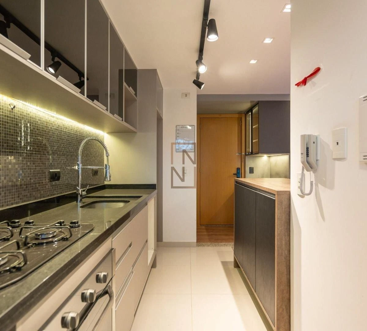 Furnished 2-bedroom apartment with 87 m² and parking — photo 15
