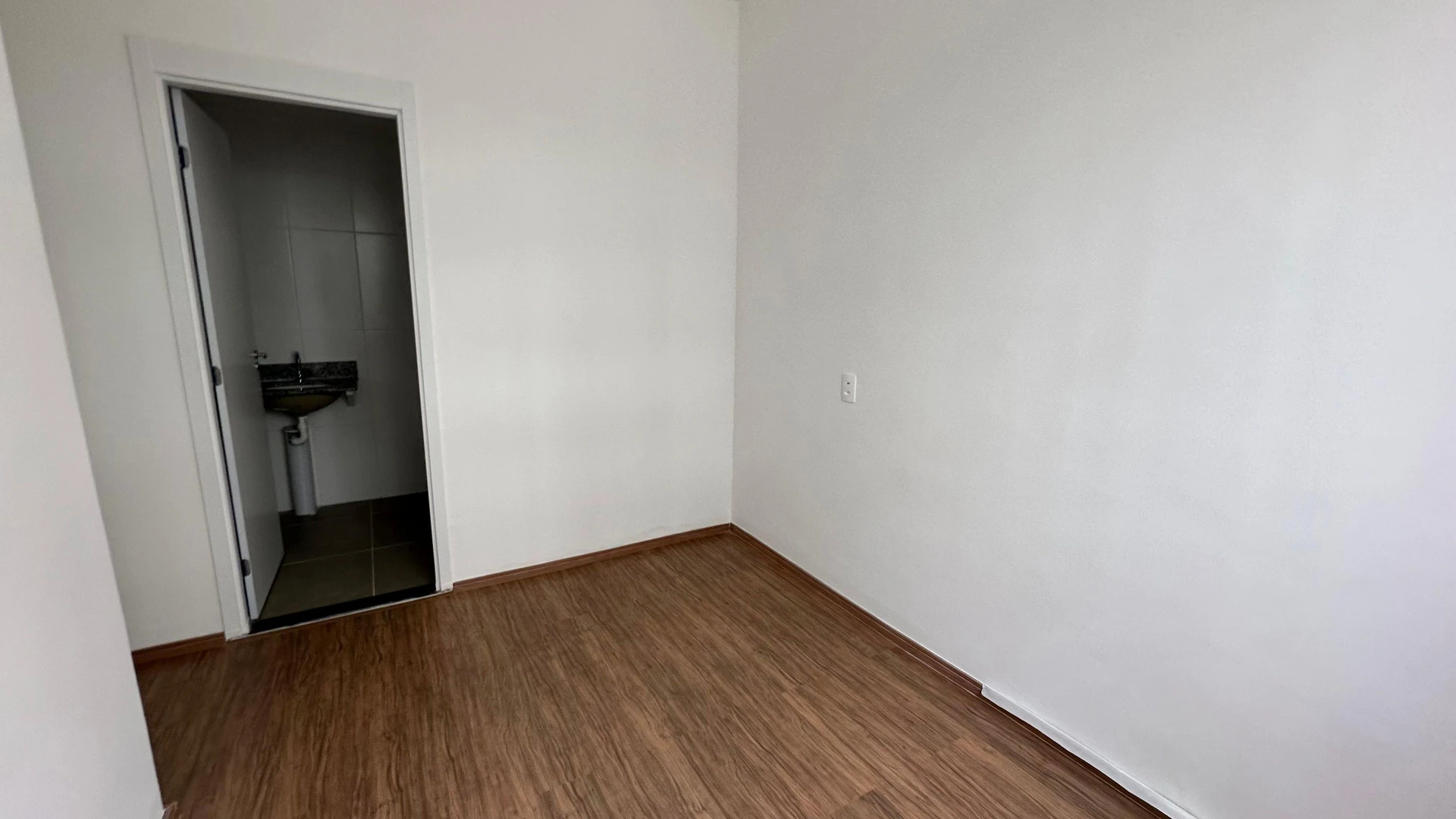 2-bedroom apartment with separate kitchen and pets allowed — photo 33