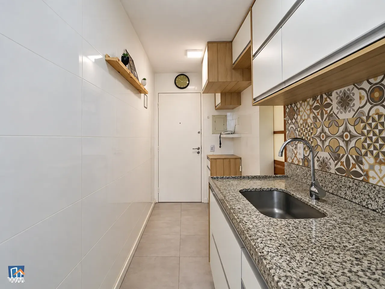 Glass-enclosed balcony in a 2-bedroom apartment, 88 m² — photo 10