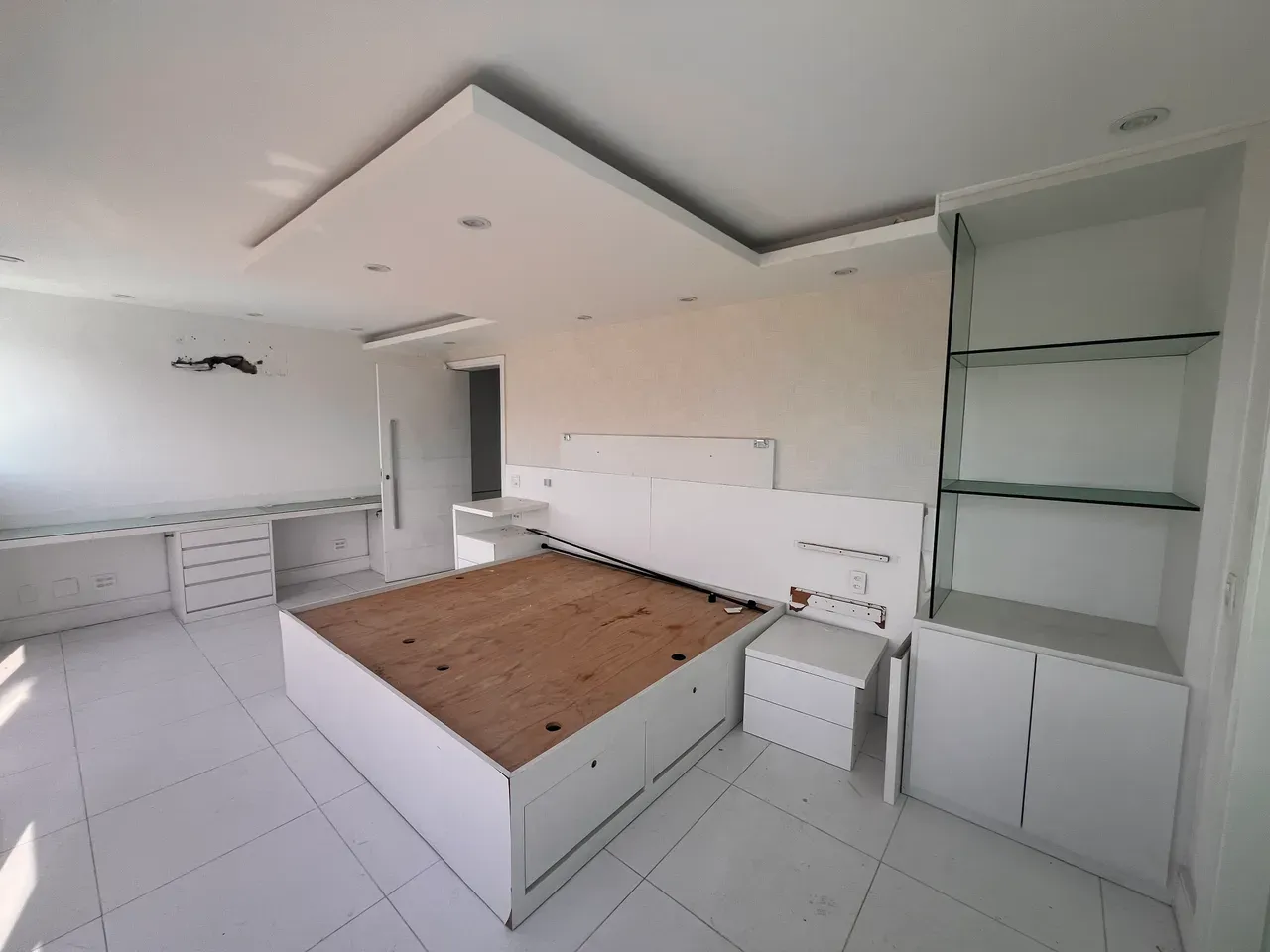4-bedroom apartment with floor-to-ceiling windows — photo 3