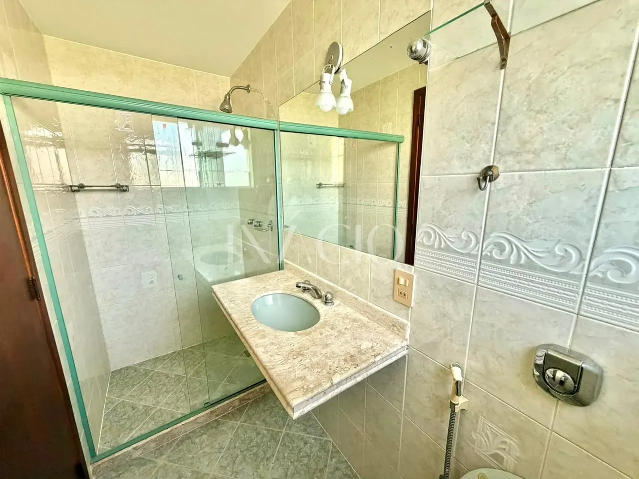 Casa duplex no térreo com 6 quartos e 3 suítes — photo 18