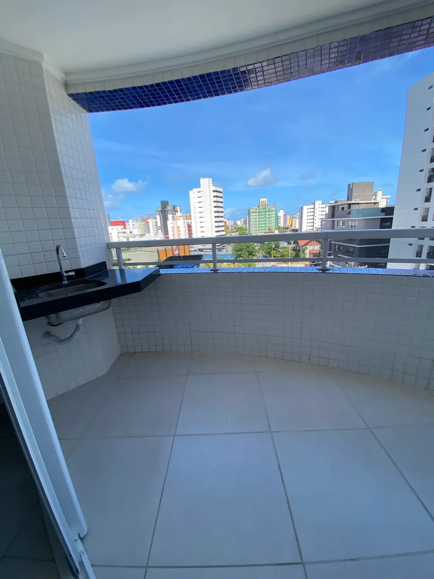 Квартира: 4 спальні, 3 з власною ванною кімнатою, 130 м² — photo 24