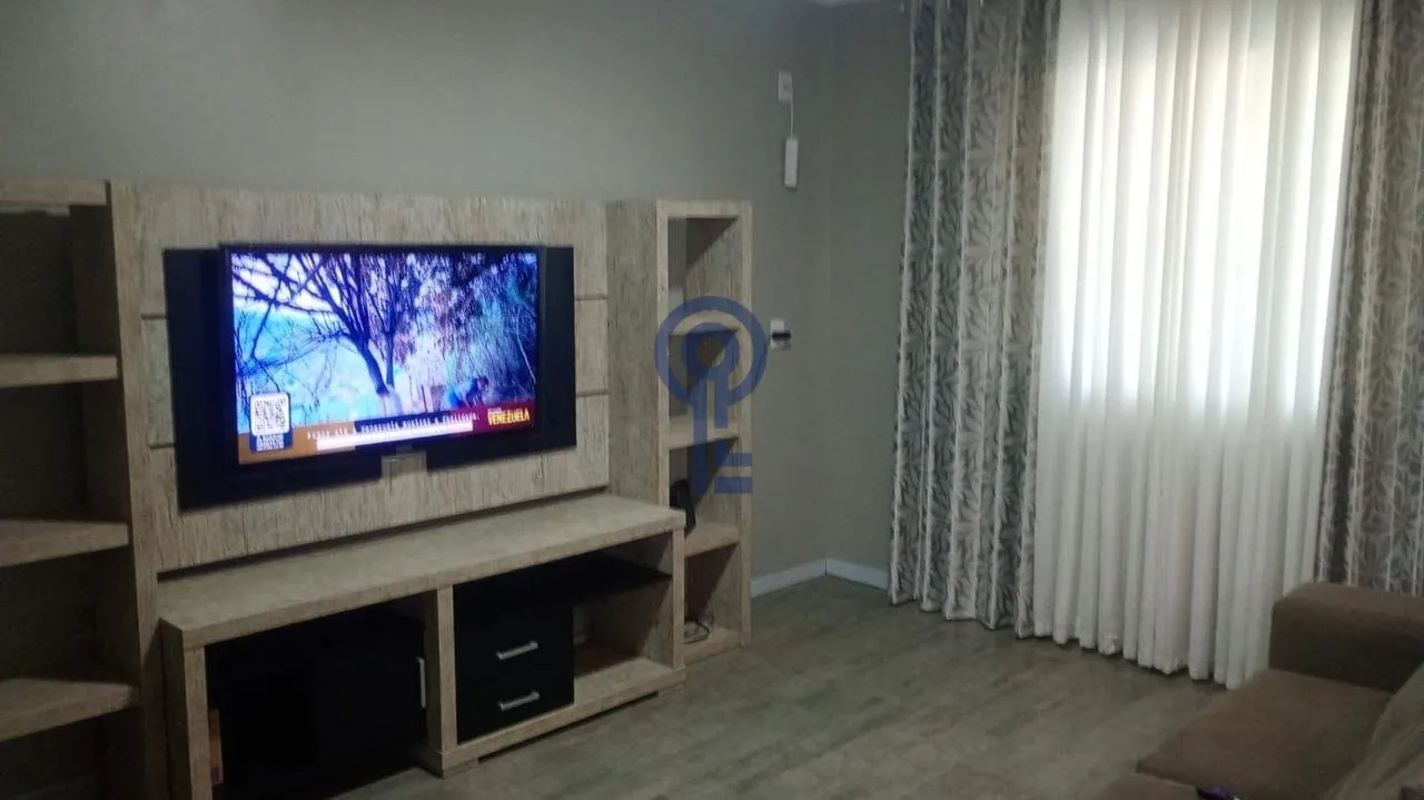3 en-suite bedrooms in a 240 m² house with balcony