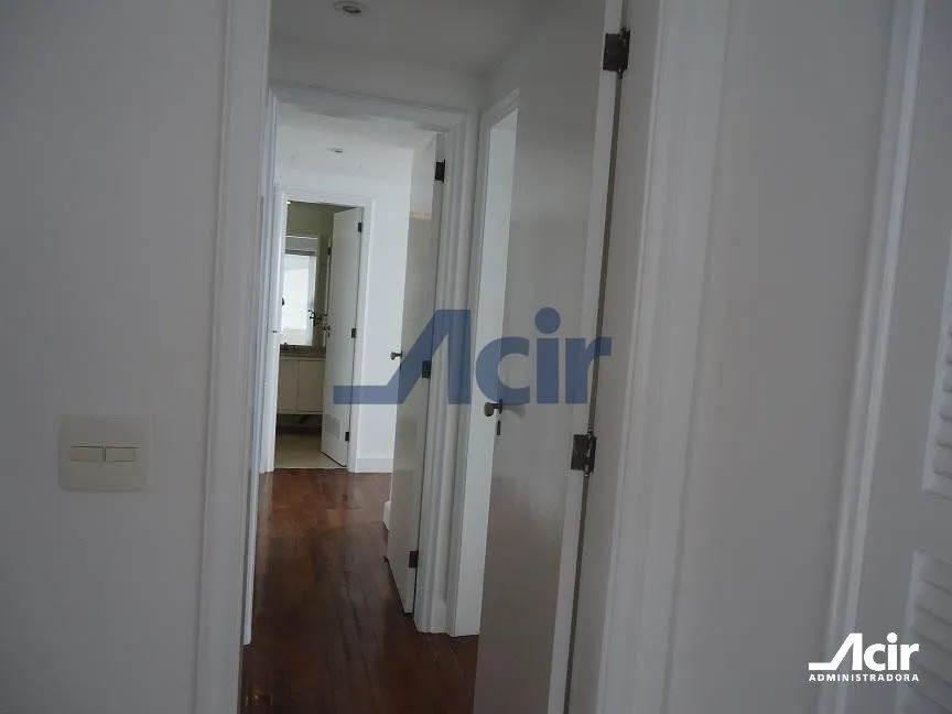 3-bedroom apartment with a water view in Rio de Janeiro — photo 8