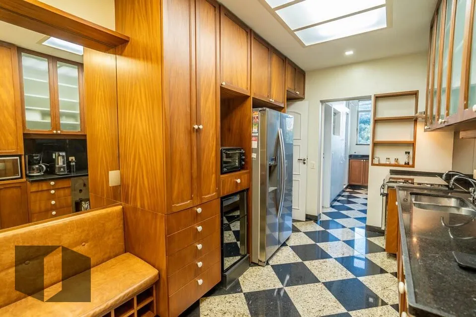 Apartamento com 4 quartos e cozinha fechada a gás — photo 42