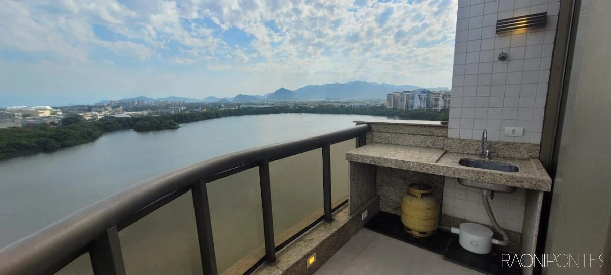 3-bedroom apartment with a water view in Rio de Janeiro — photo 32
