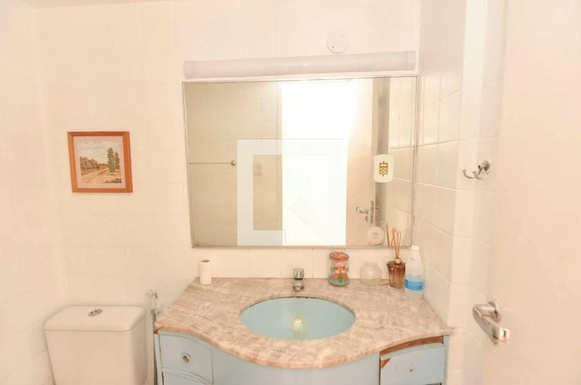 2-bedroom apartment with wood or laminate floors — photo 11