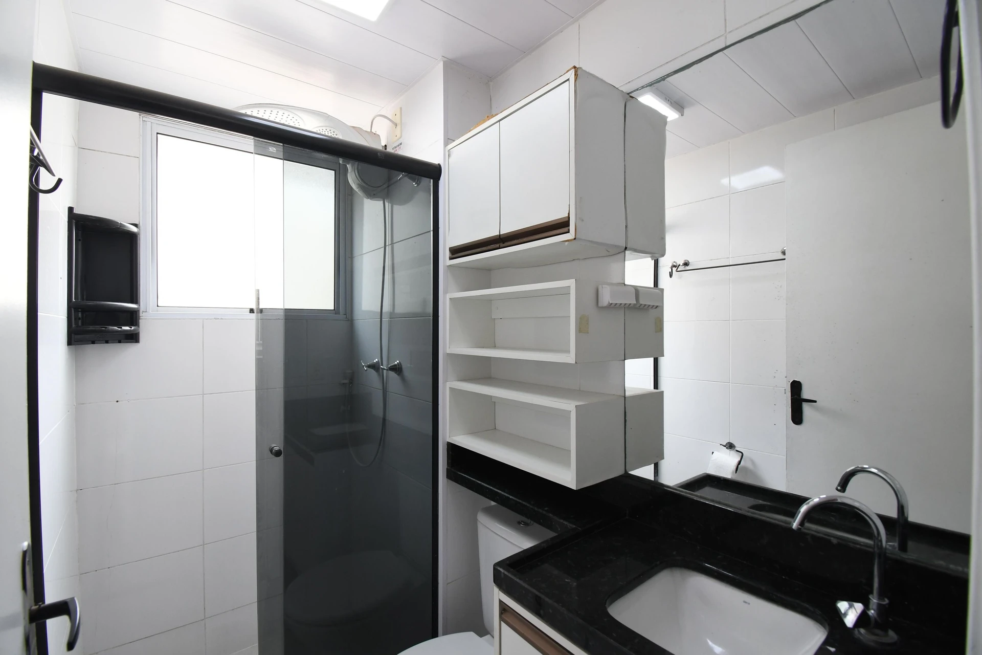 2-bedroom apartment in a building with a gym — photo 38