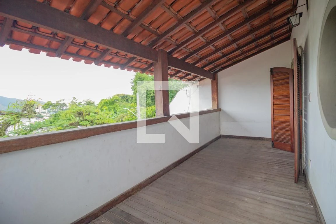 Casa com 4 quartos e 6 banheiros, com cozinha independente — photo 78