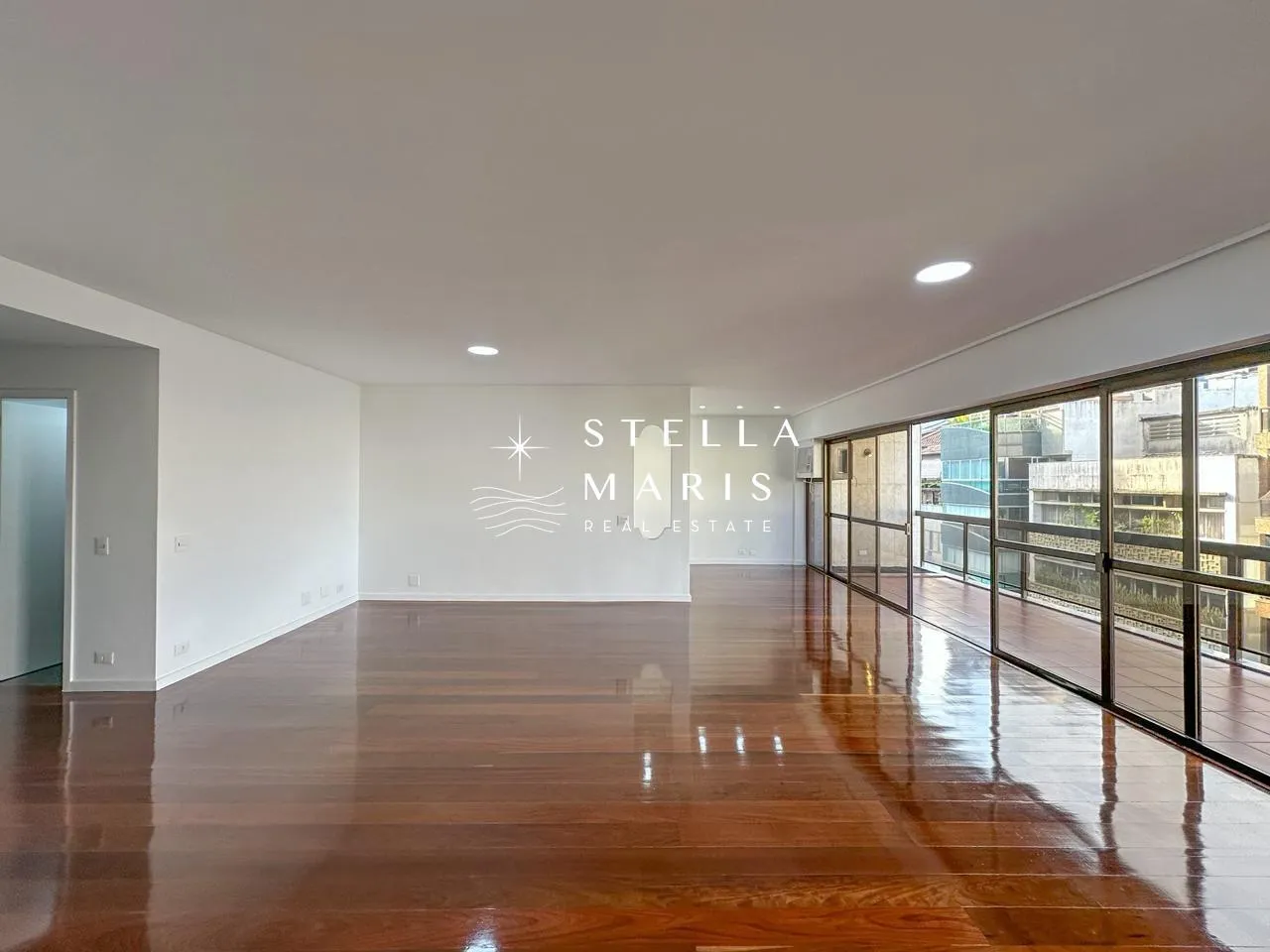 Apartment with 4 bedrooms, 4 bathrooms and a balcony — photo 4