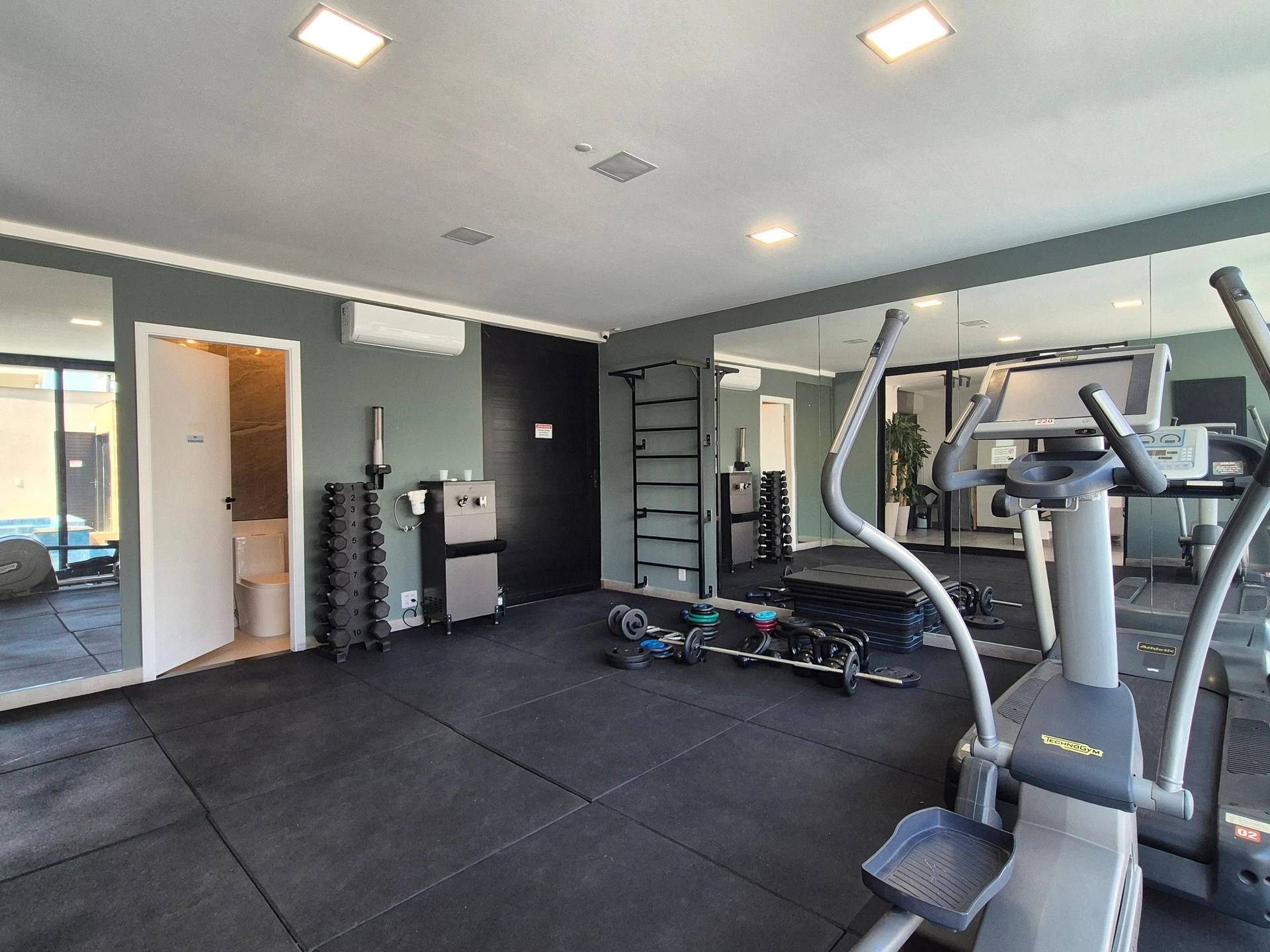 Studio mobiliado com 1 quarto e varanda com fechamento — photo 21