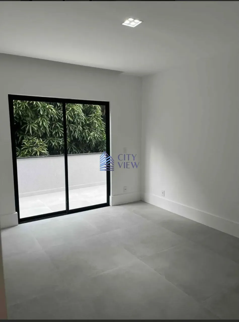 3-bedroom house with open-plan kitchen and 350 m² — photo 3