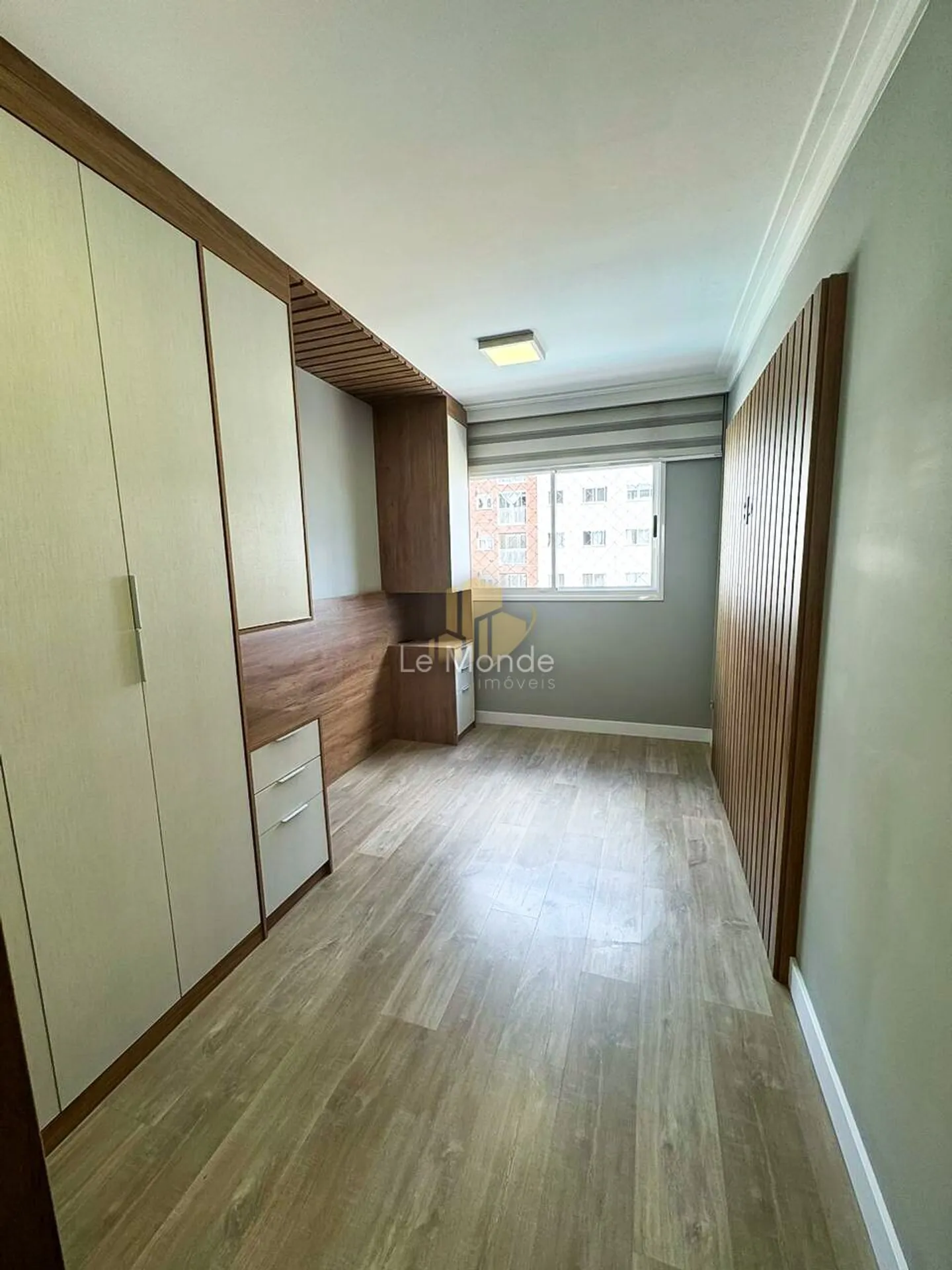 2-bedroom apartment with a balcony — photo 9