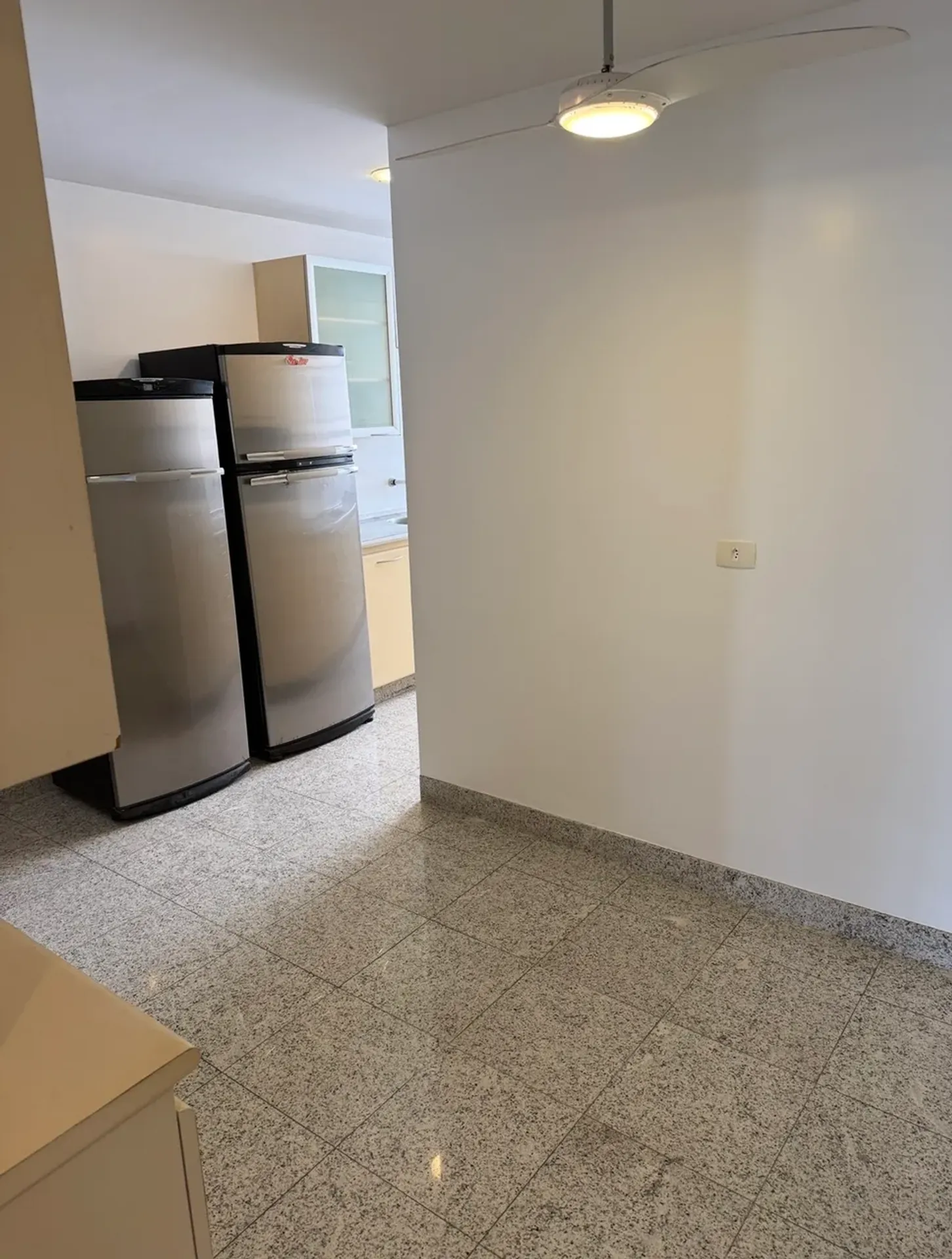 3-bedroom apartment with floor-to-ceiling windows — photo 2