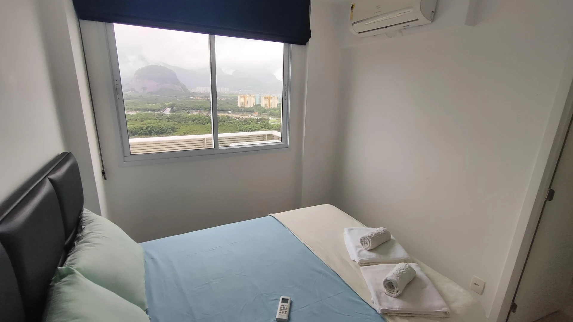 3-bedroom apartment with a glass-enclosed balcony — photo 26
