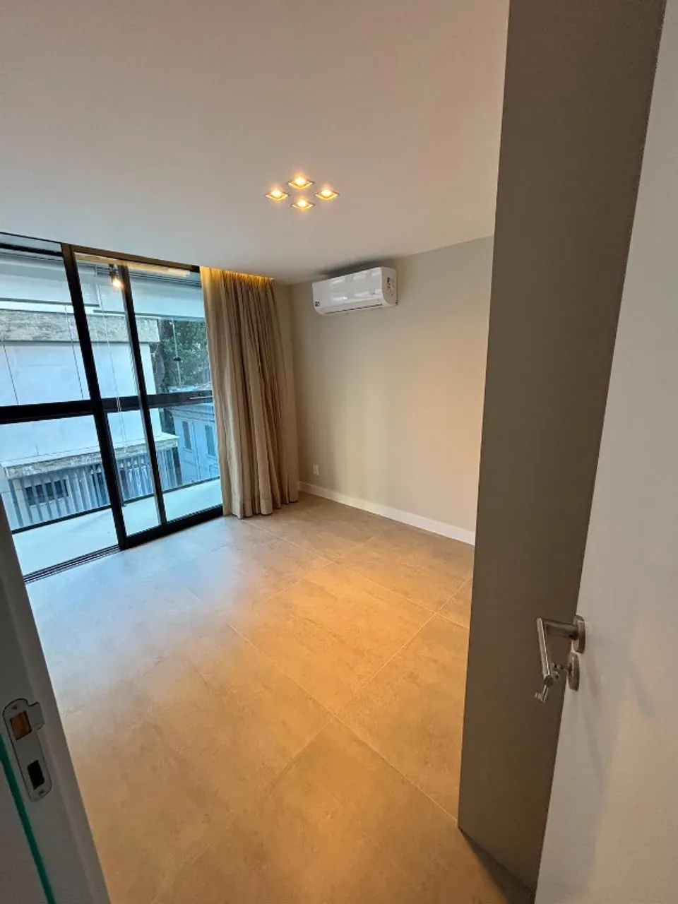 3-bedroom apartment with closed kitchen and gas stove — photo 10
