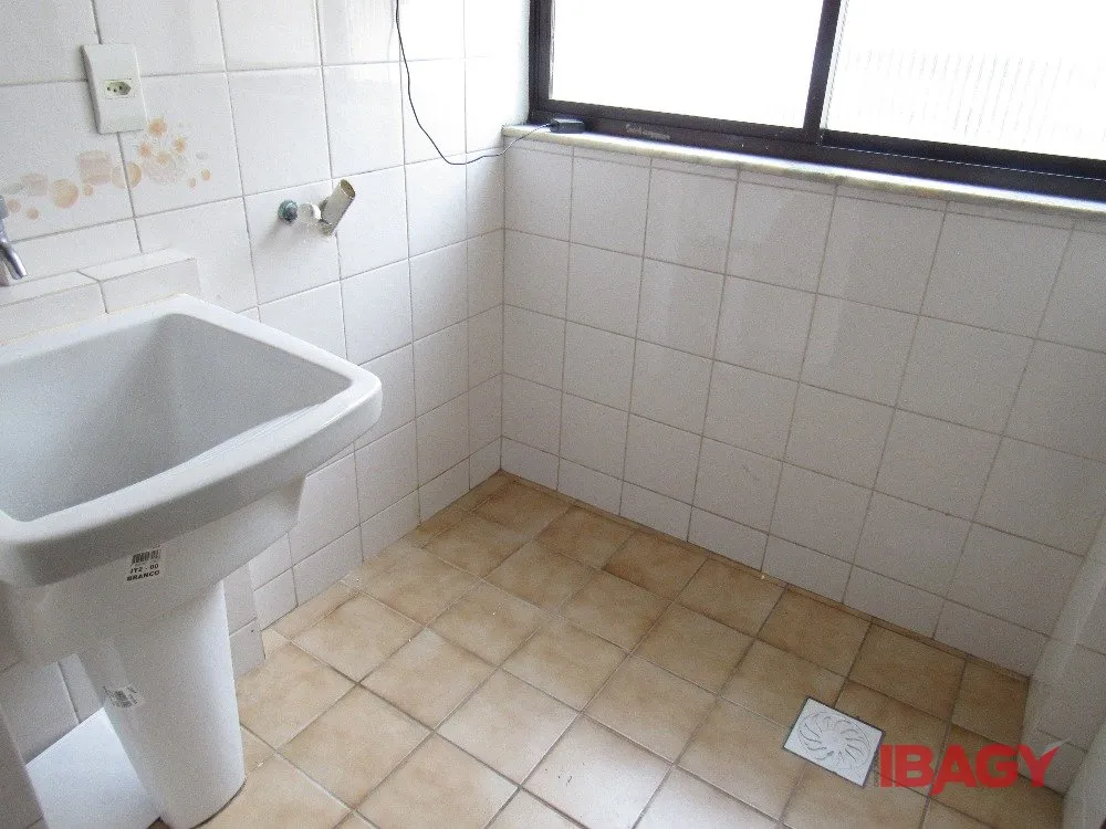 Apartment, 65 m², with a glass-enclosed balcony — photo 17