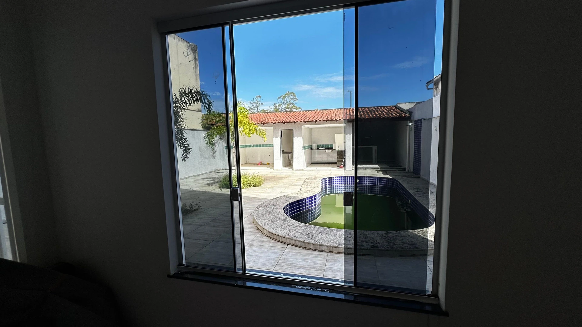 Casa com 4 quartos e 3 suítes, 2 vagas de garagem — photo 18