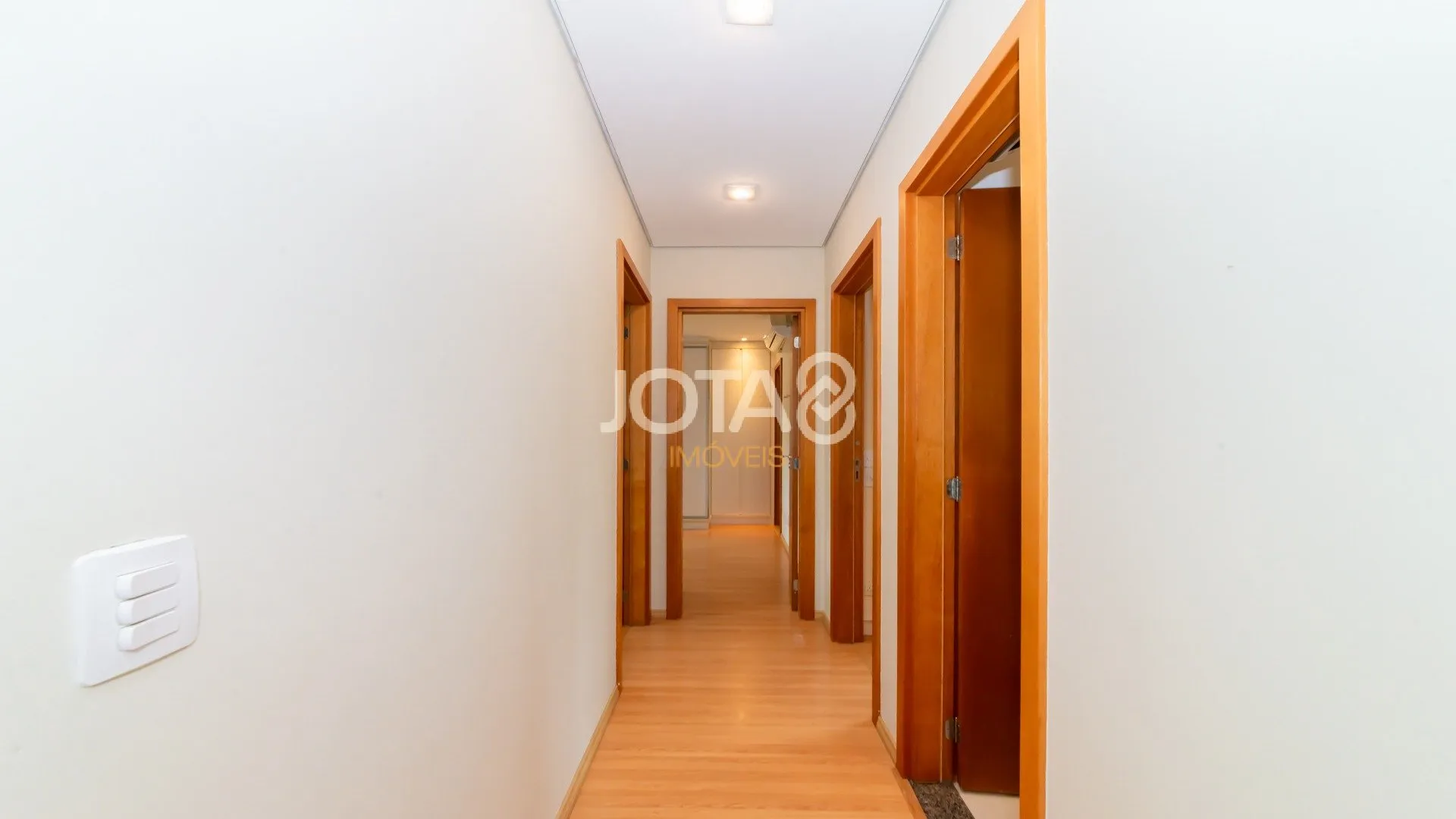 3-bedroom apartment in a building with a gym — photo 16