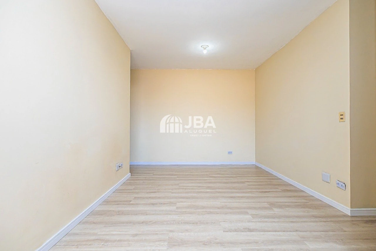 Wood or laminate floors in a 2-bedroom apartment, 68 m² — photo 5