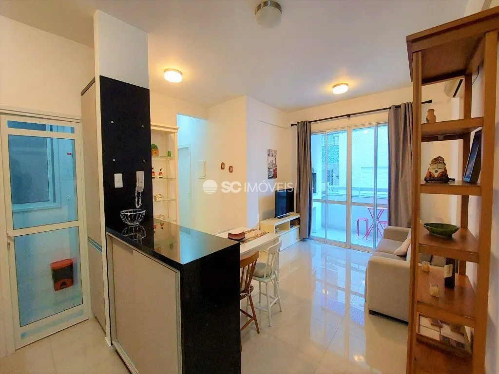 2-bedroom apartment with a washing machine in Florianópolis
