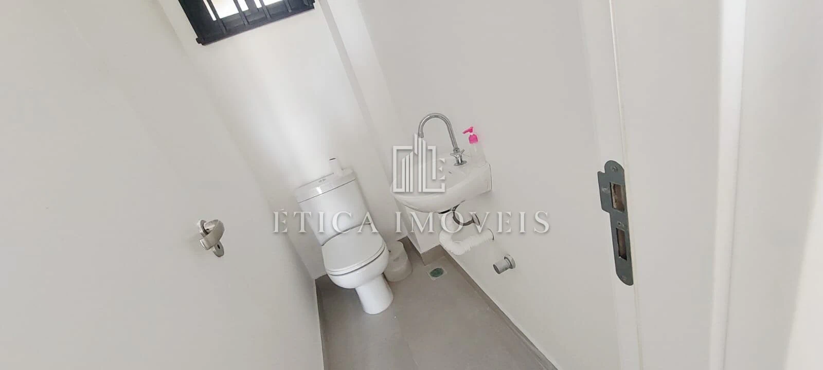 2-bedroom apartment with a grill on the balcony — photo 4
