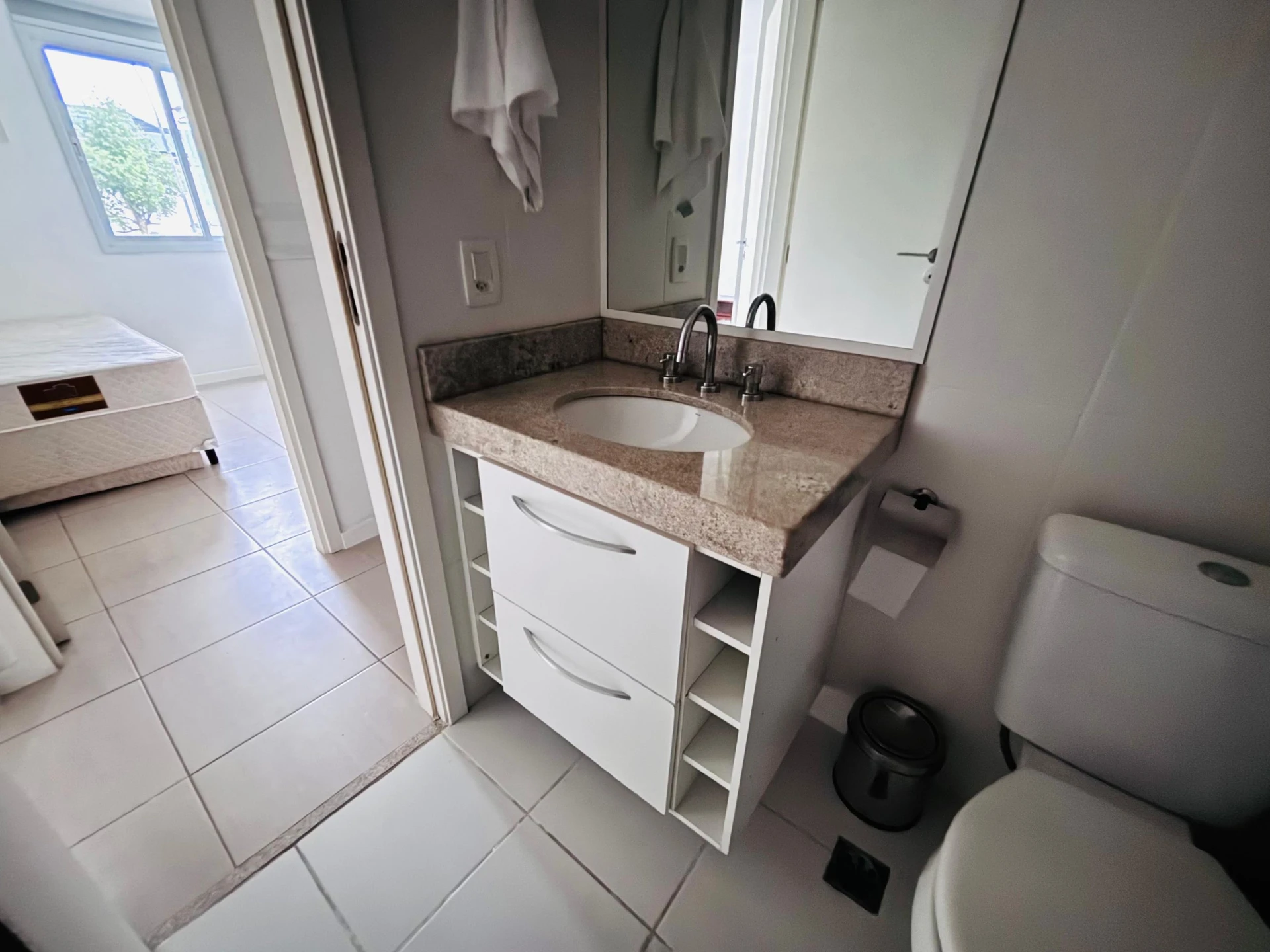 Furnished 2-bedroom apartment with separate kitchen — photo 2