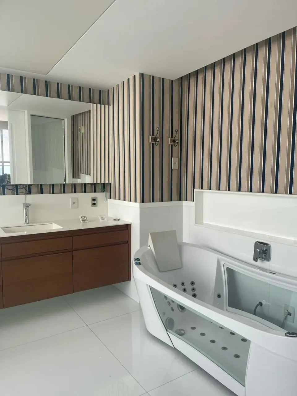 Furnished apartment with 4 suites and 375 m² — photo 13