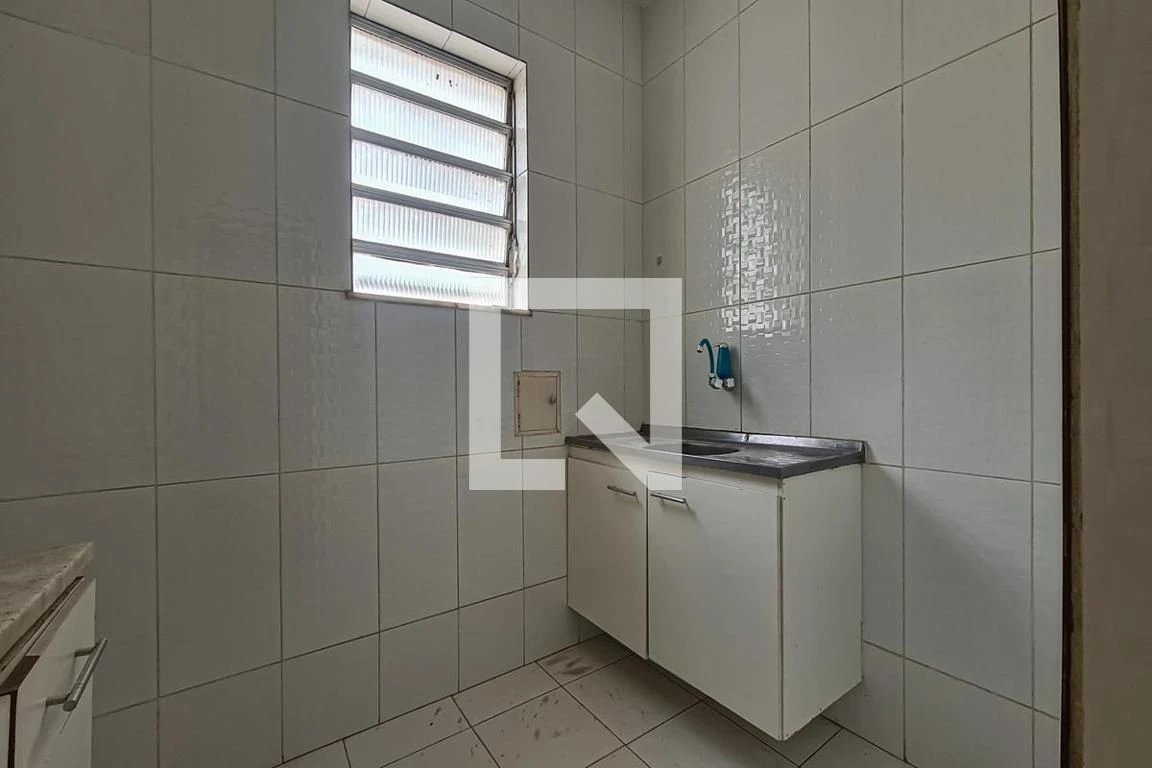 House with 3 bedrooms, 1 bathroom and 1 parking spot — photo 2