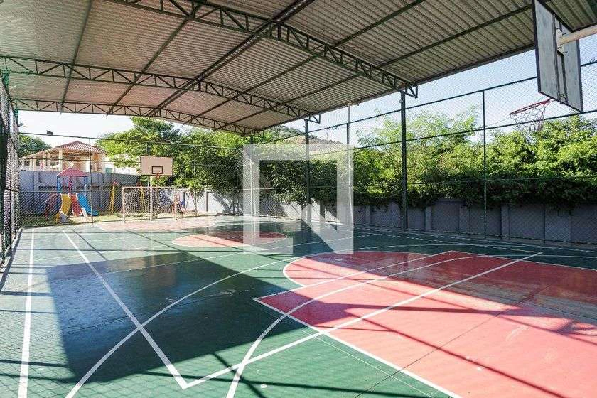 46 m² rental apartment with 2 bedrooms and glass shower — photo 9