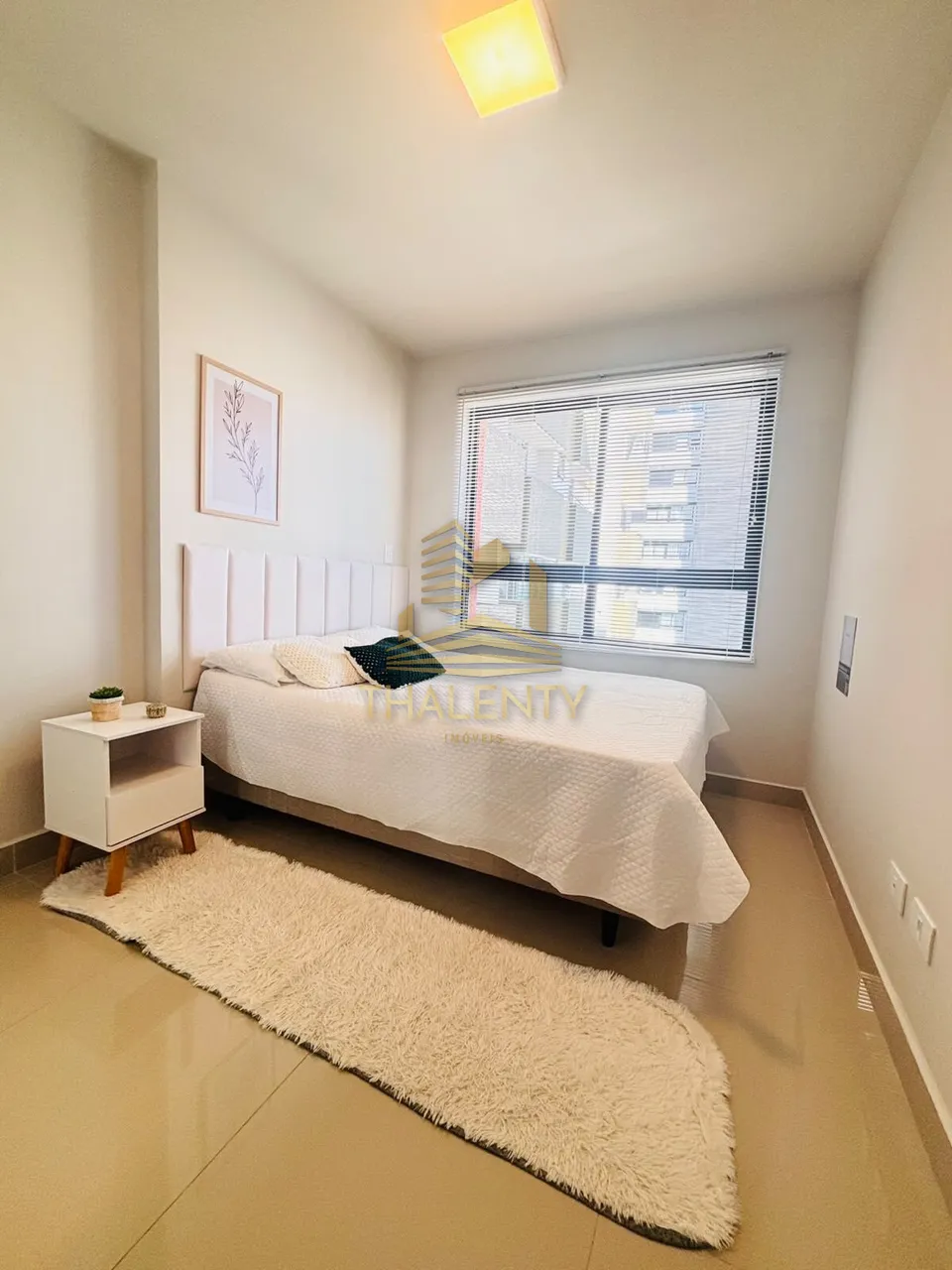 Furnished 1-bedroom apartment with open-plan kitchen — photo 3