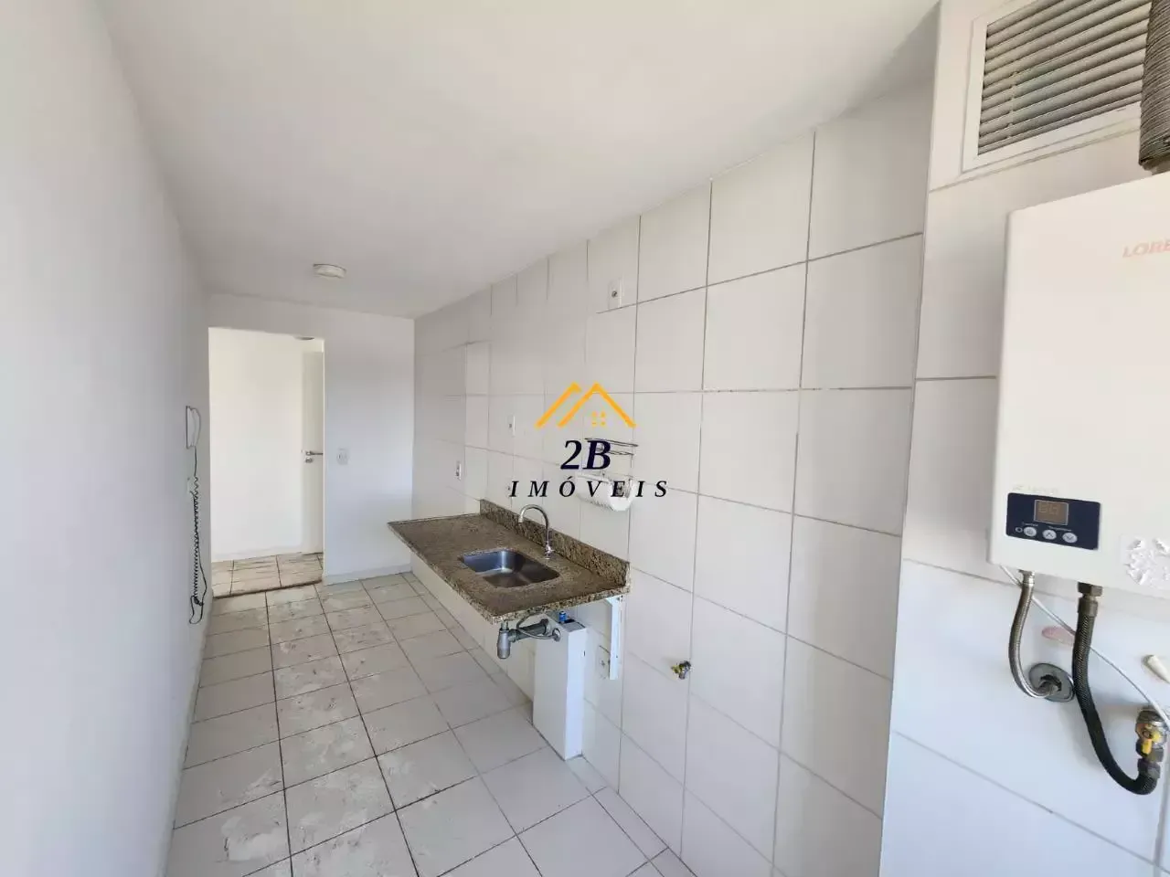 Unfurnished apartment with 3 bedrooms and 2 bathrooms — photo 7