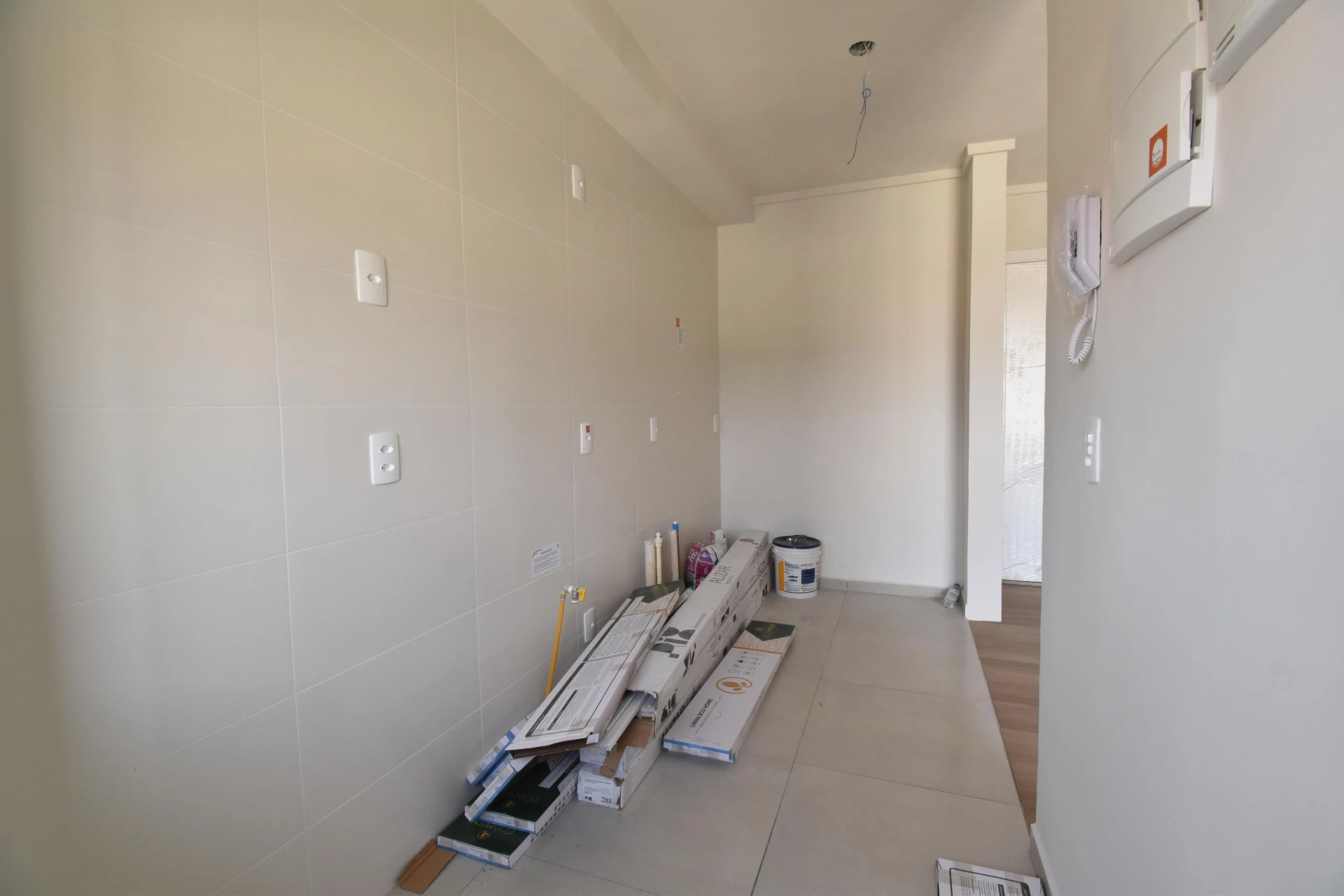 Glass-enclosed balcony in a 2-bedroom apartment, 53 m² — photo 10