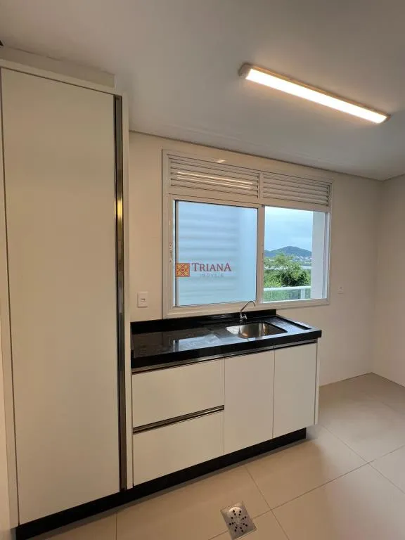 4-bedroom apartment with a water view in Florianópolis — photo 8