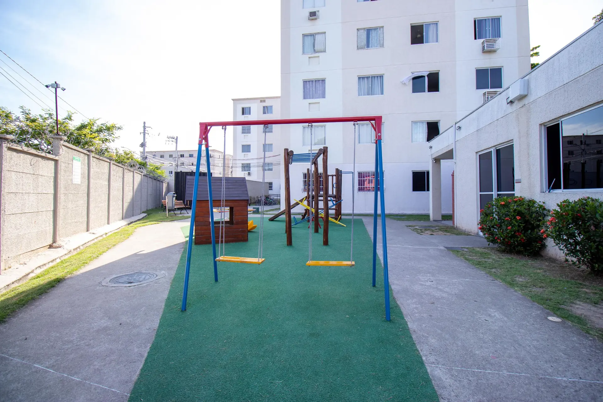 2-bedroom apartment in a building with a gym — photo 13