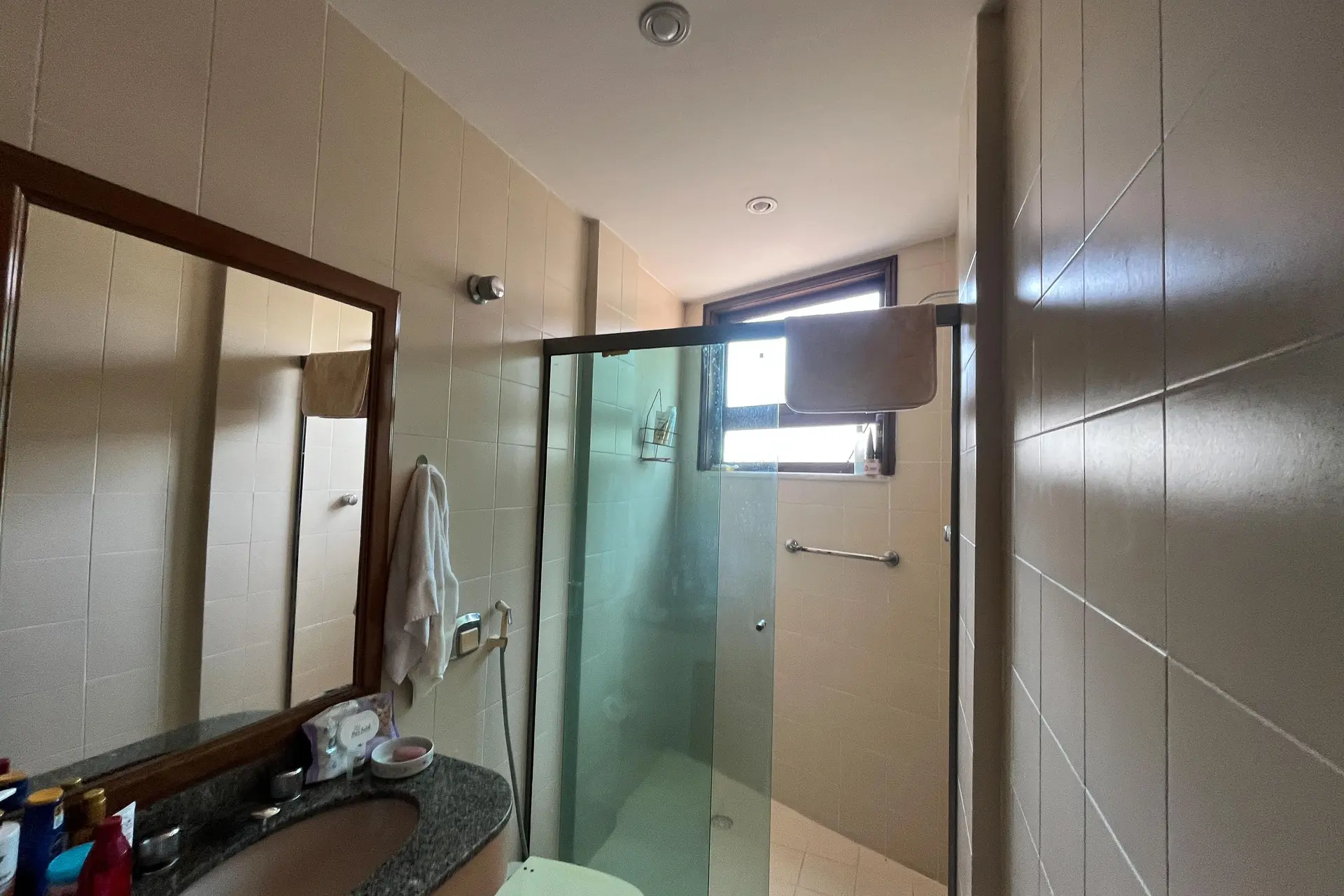 Furnished 3-bedroom apartment with laundry area — photo 40