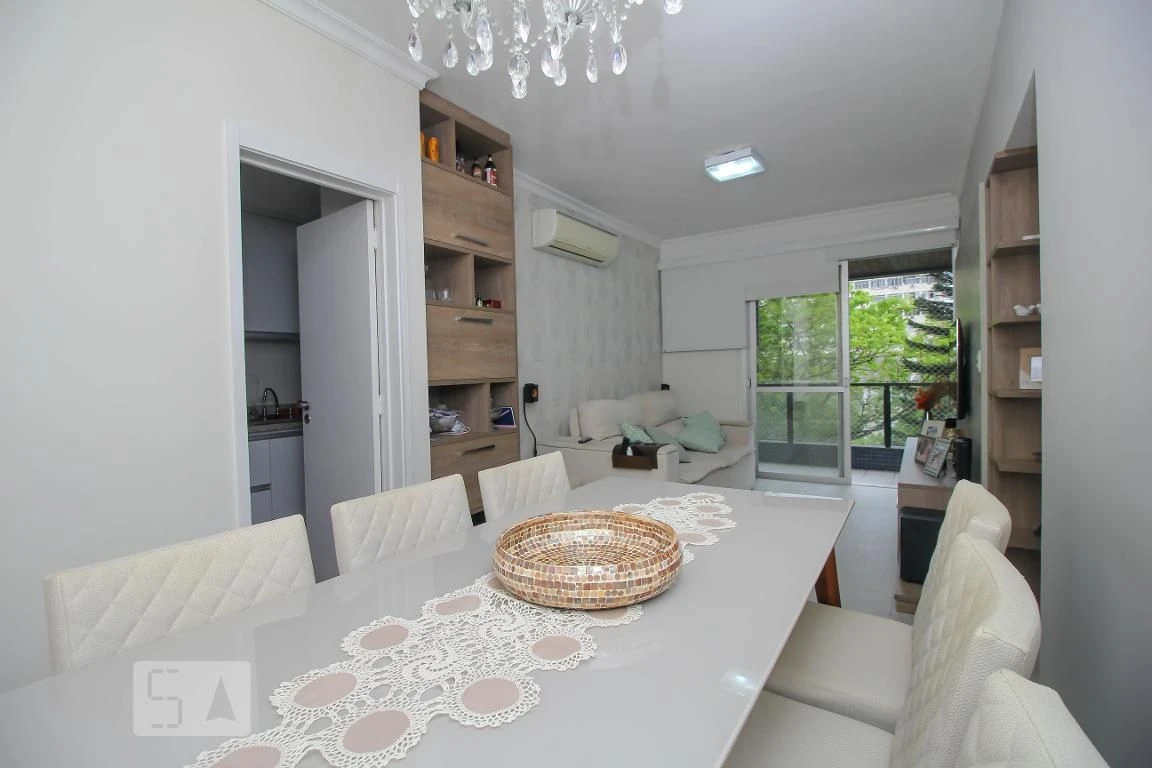 3-bedroom apartment with a glass-enclosed balcony — photo 75