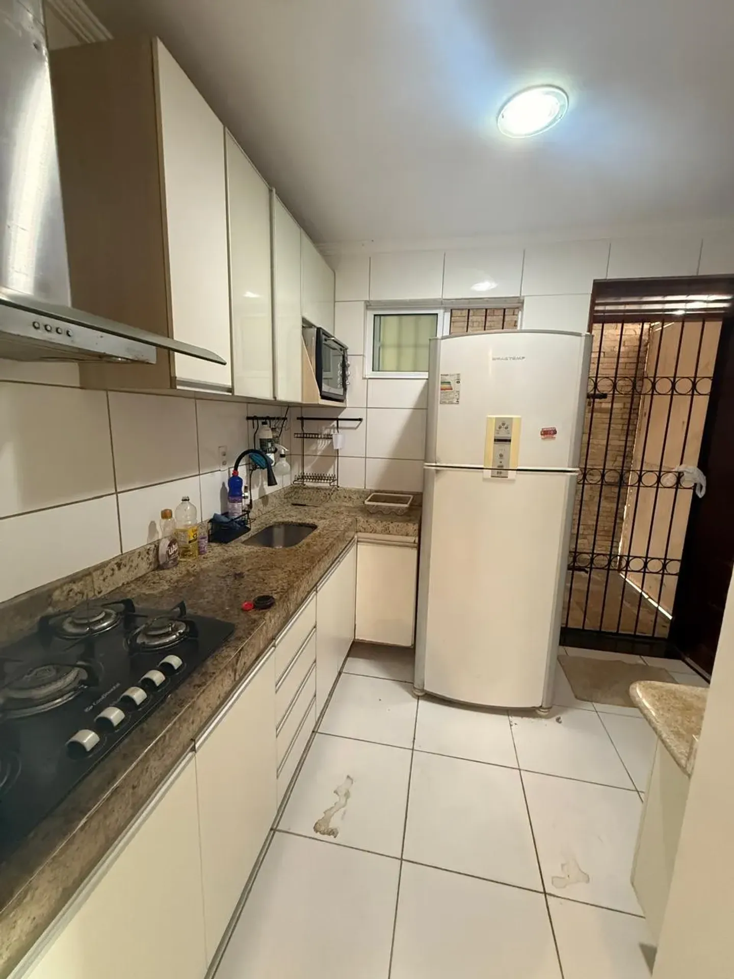 Балкон с грилем и 3 спальни: квартира 100 м² — photo 2