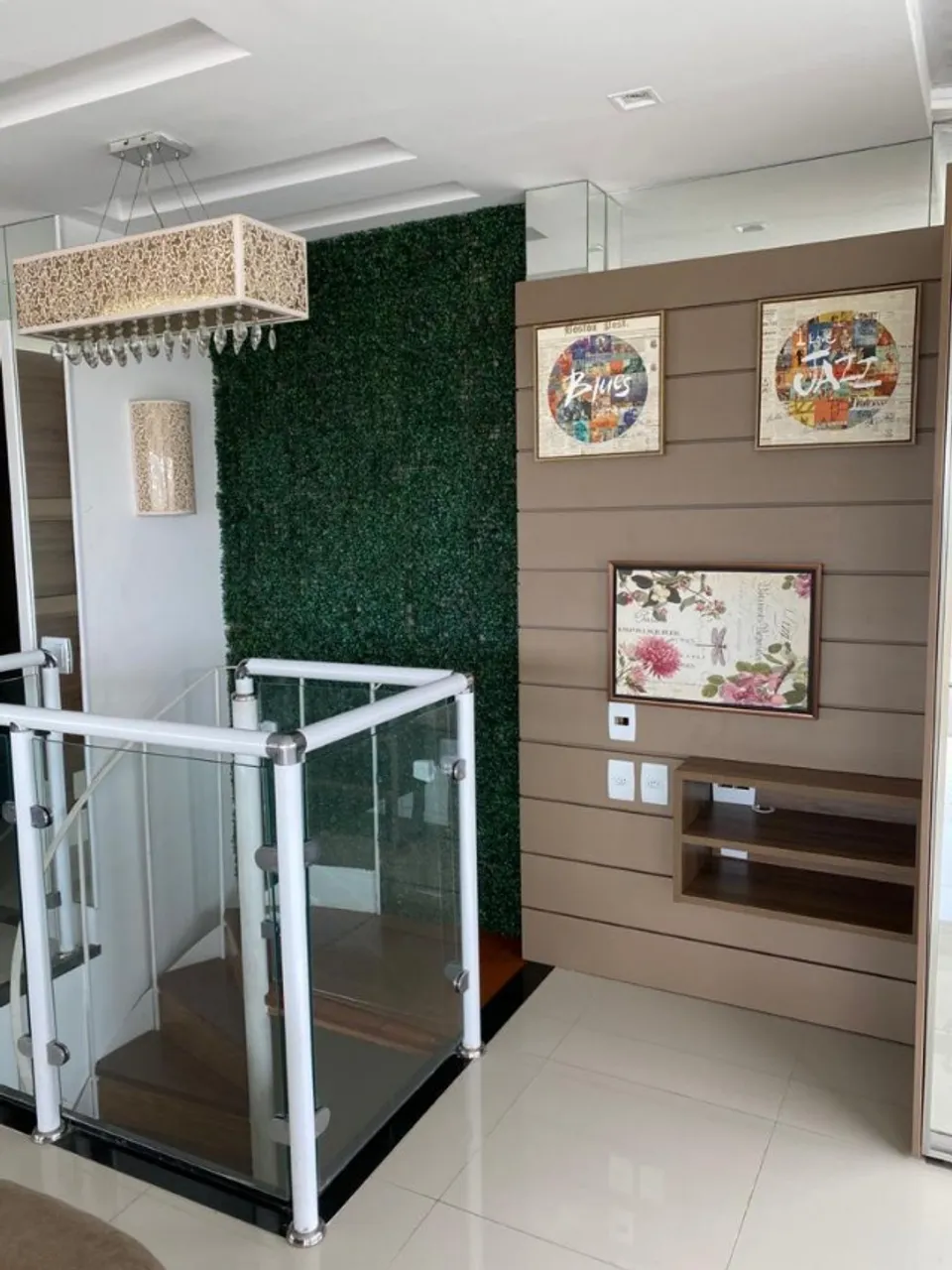 Glass-enclosed balcony in a 3-bedroom apartment, 177 m² — photo 15