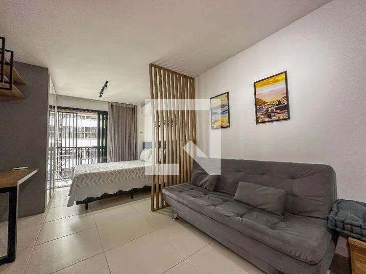 One-bedroom apartment in a building with a gym — photo 3