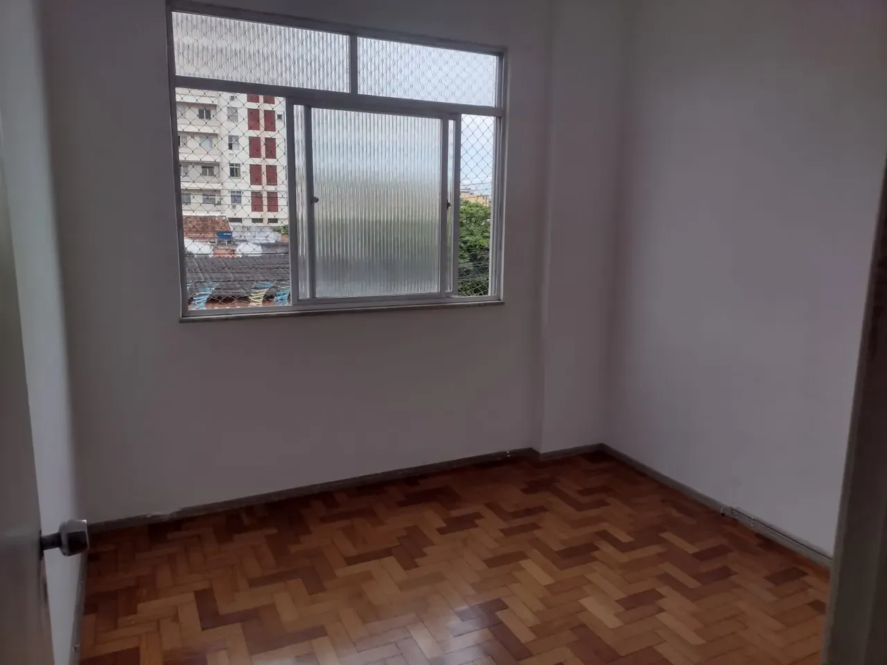 Apartment on the 1st floor with wood or laminate floors — photo 9