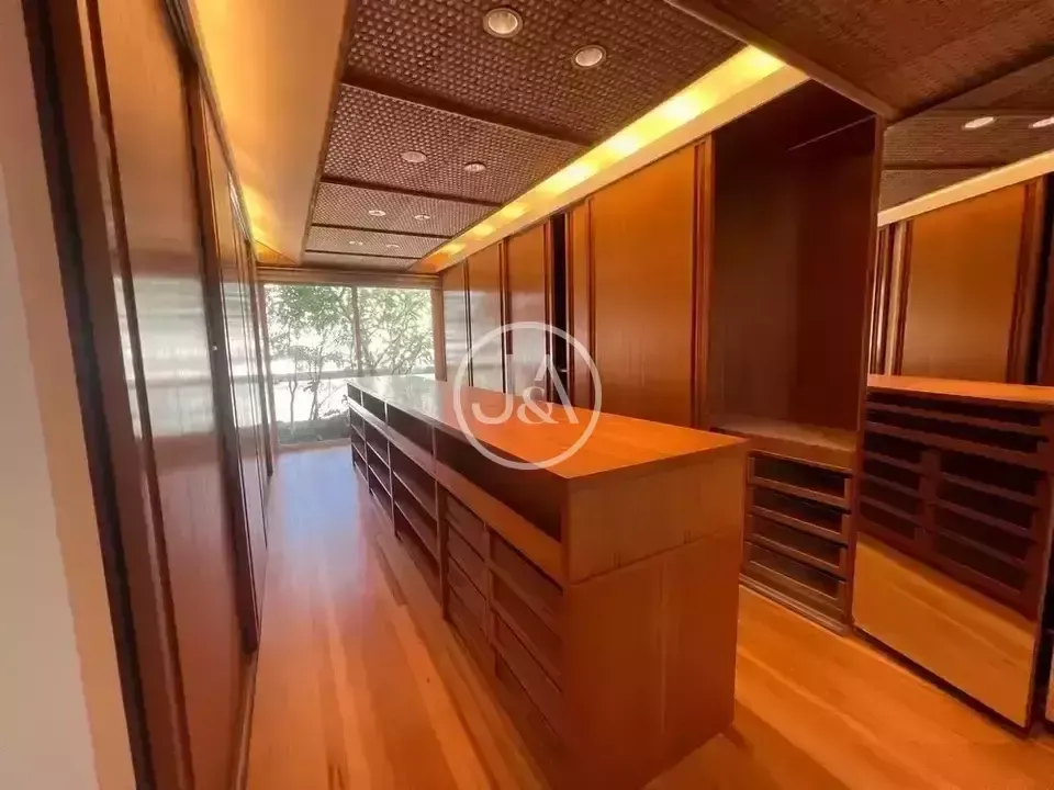 Water view in a 4-bedroom apartment, 838 m² — photo 4